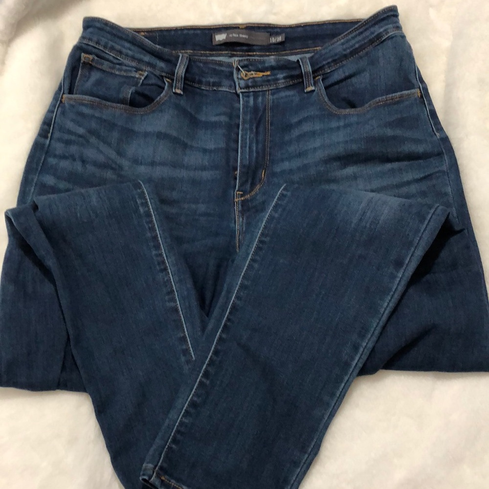 Women’s levi skinny jeans